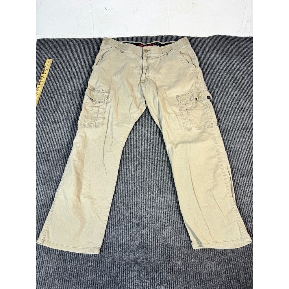 Wrangler All Terrain Gear ATG Cargo Chino Pants Mens Size 38x30 Khaki Workwear